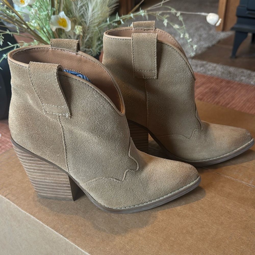 Dingo Suede Booties